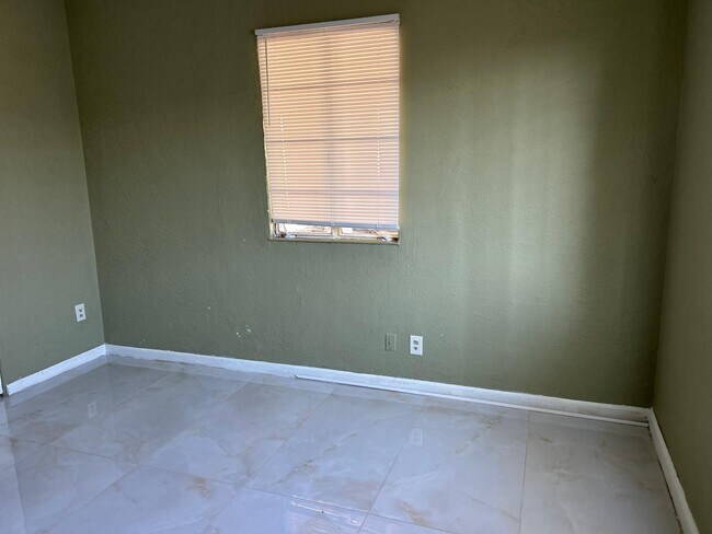 Building Photo - 4246 Minoso St