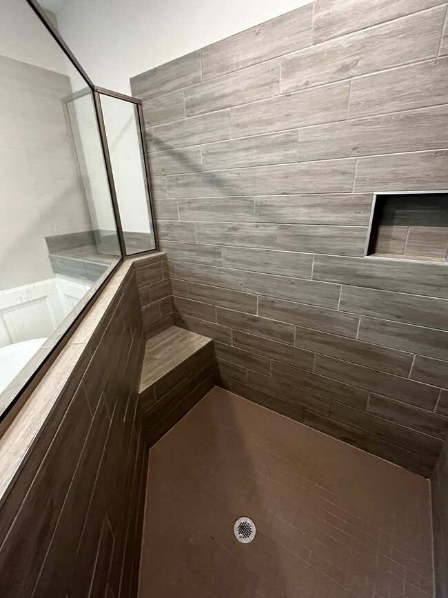 Building Photo - Custom Built home in a quiet subdivision