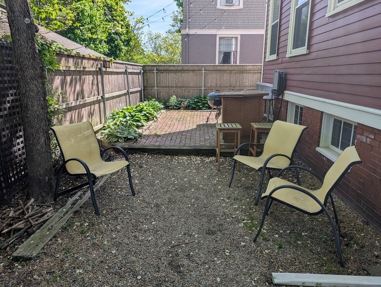Patio - 42 Hidden St