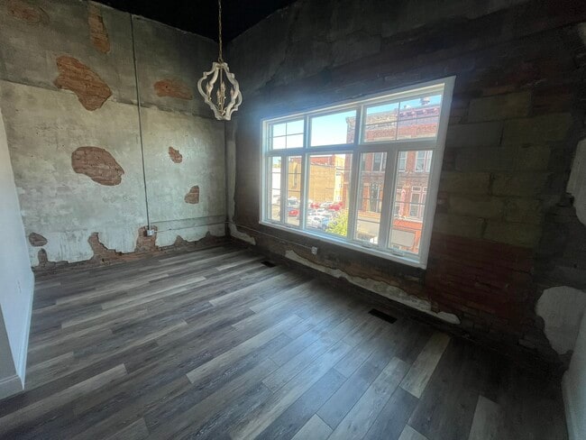 Building Photo - 130 S Washington St