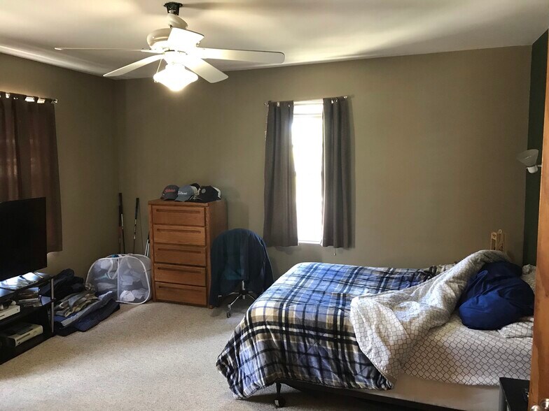 Building Photo - 1920 N Water St