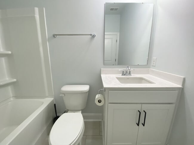 Building Photo - Spacious, Four Bedroom, Ranch Style Home!