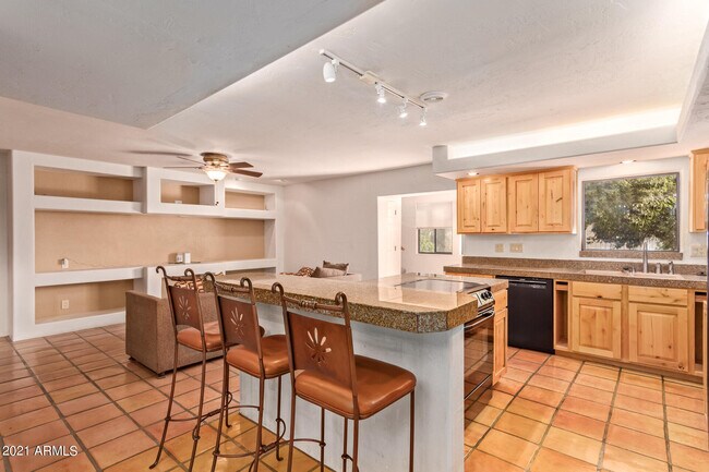 Building Photo - 16411 N Skyridge Ln