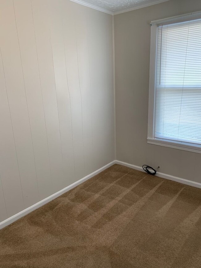 Building Photo - 2 Bedroom/1 Bath Cute Cottage across Bordon Park Kingsport, TN