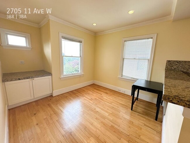 Building Photo - Queen Anne - Must See 3 Bedroom / 3 Bath Home