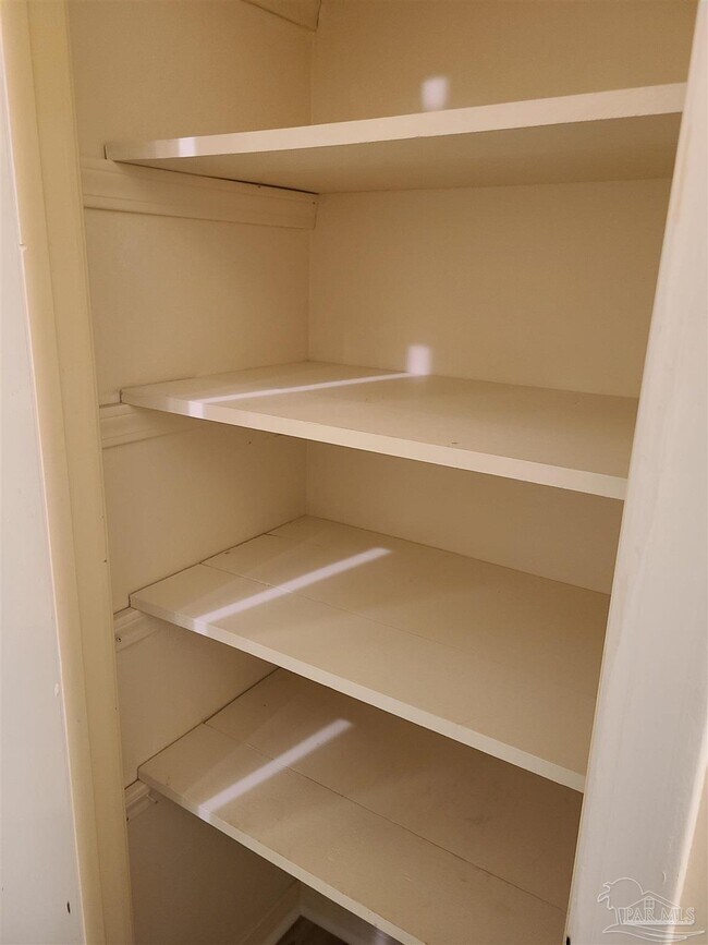 Building Photo - 2201 Scenic Hwy