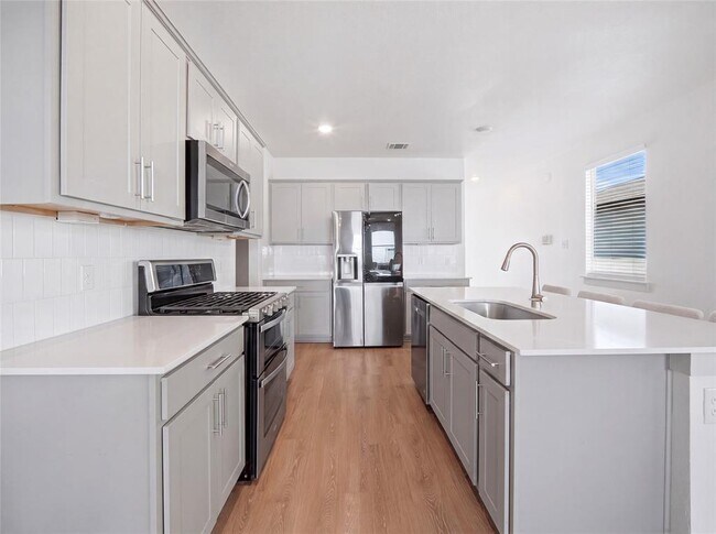 Building Photo - 515 Millbrook Blvd