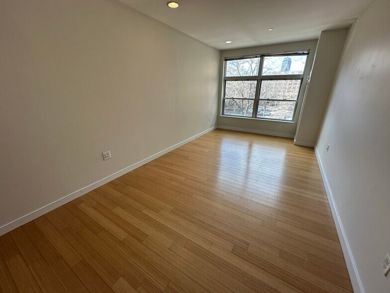 Building Photo - 599 Albany St