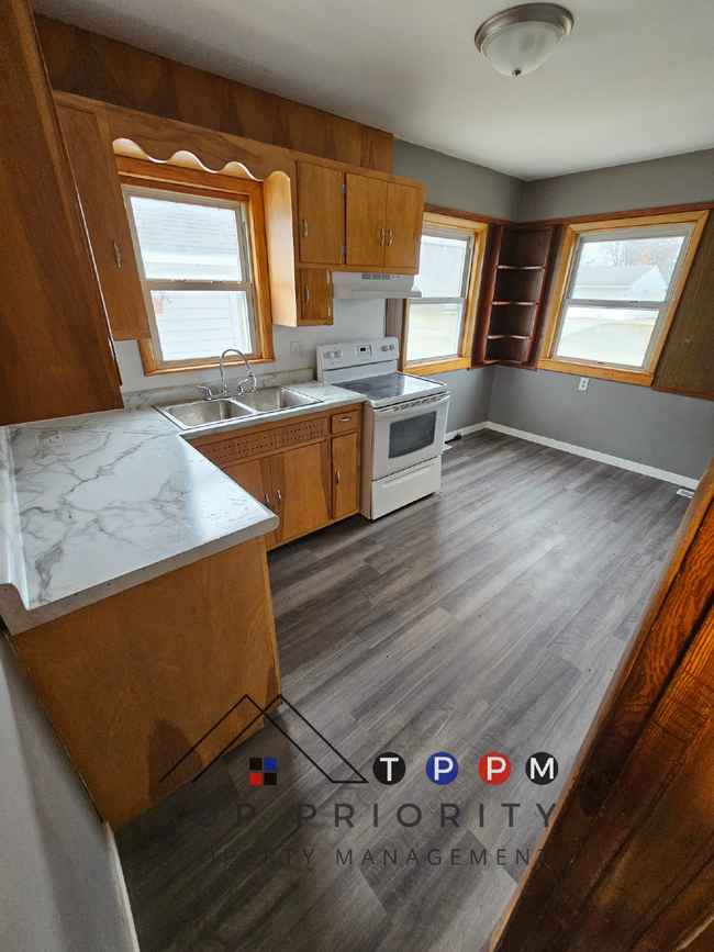 Building Photo - 3 Bedroom | 1 Bathroom Single Family Home ...