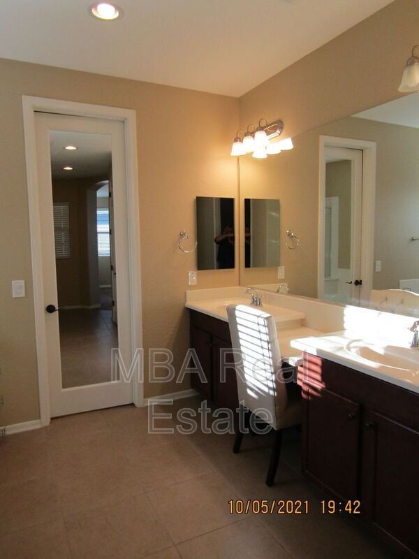 Building Photo - 863 S Annie Ln