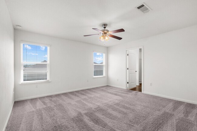 Building Photo - OPEN CONCEPT 4 BED / 2.5 BATH - Community Pool