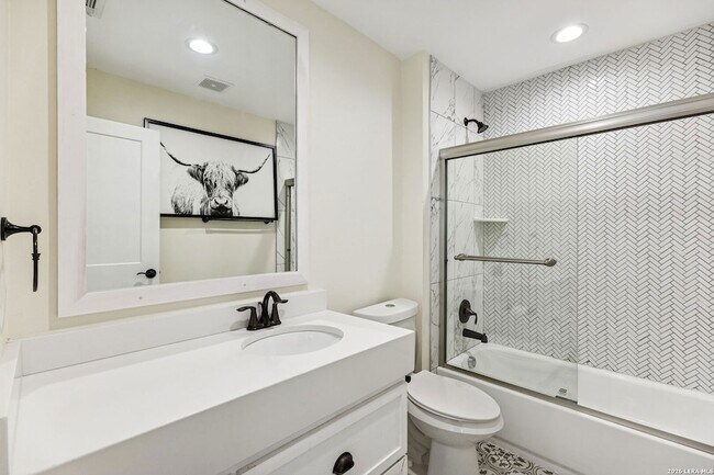 Building Photo - 303 Pendleton Ave