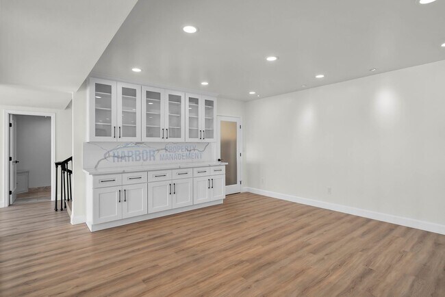 Building Photo - Palos Verdes Estates luxury home is now av...