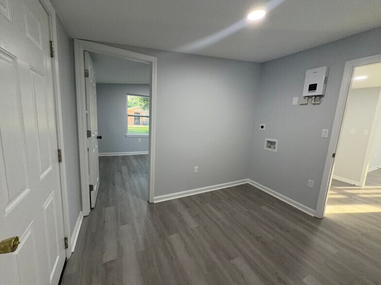 Building Photo - 407 NE 19th Dr