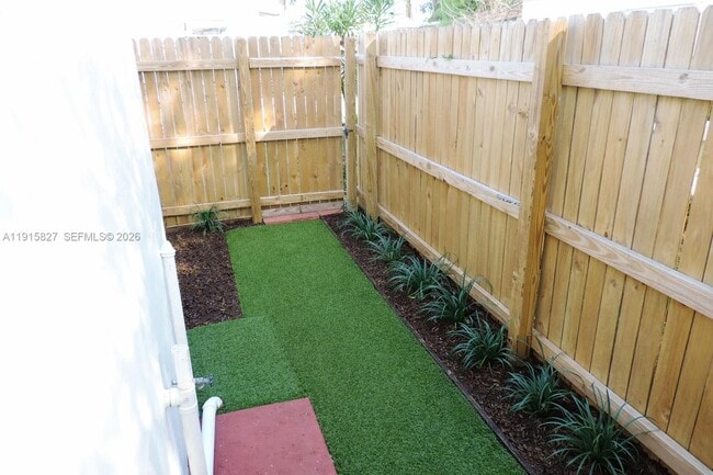 Building Photo - 3134 SW 25th Ter