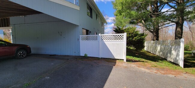 Building Photo - 60 Whisconier Rd
