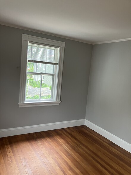 rear bedroom - 12 Salem St