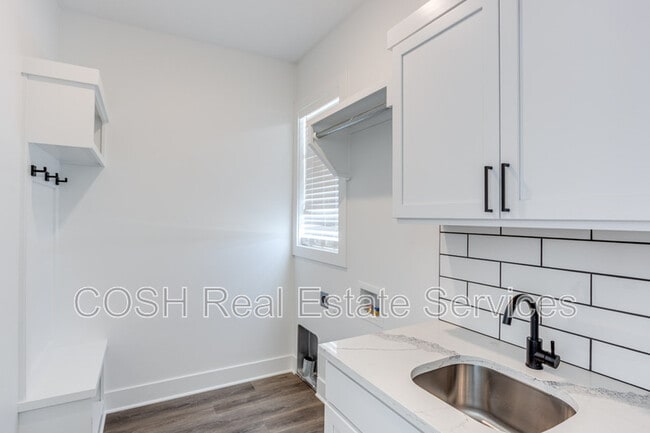 Building Photo - 8441 W 37th Ct N