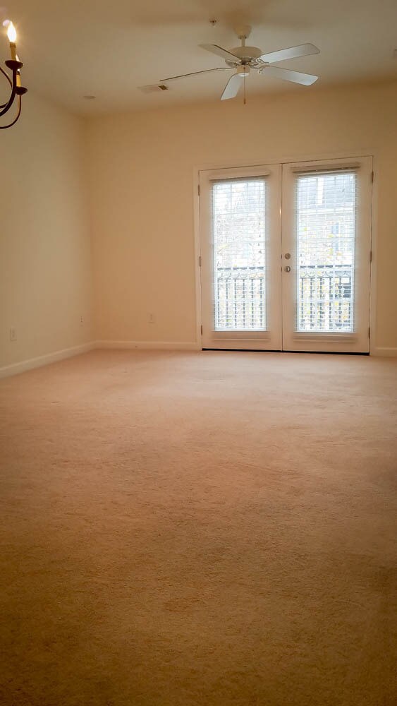 Building Photo - Steps from Shopping, Dining, & Entertainment in The Market Common