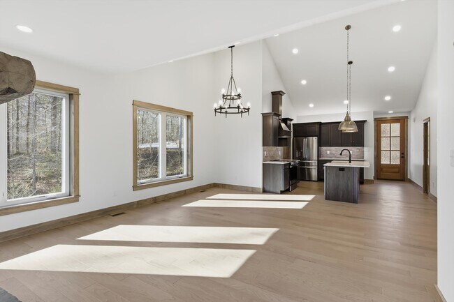 Building Photo - 106 Fairway Cir