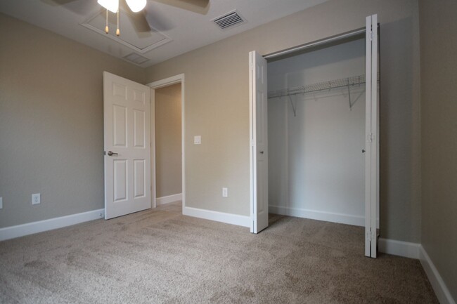 Building Photo - BEAUTIFUL 3 Bedroom, 2 Bathroom Home in Oc...