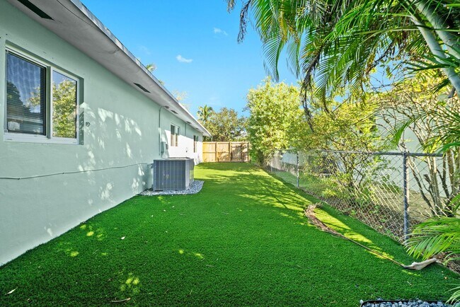 Building Photo - Charming 3-Bed, 2-Bath Home in Prime Fort Lauderdale!
