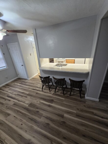 Primary Photo - 711 S 6th St