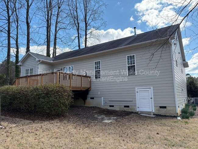 Building Photo - 828 Shackleton Rd