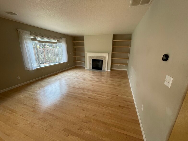 Building Photo - 16827 NW Arizona Dr