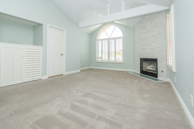 Building Photo - Modern Coastal 3 Bed/3 Bath Townhome w/ Rooftop Deck w/ Bay & Ocean Views in North Pacific Beach!