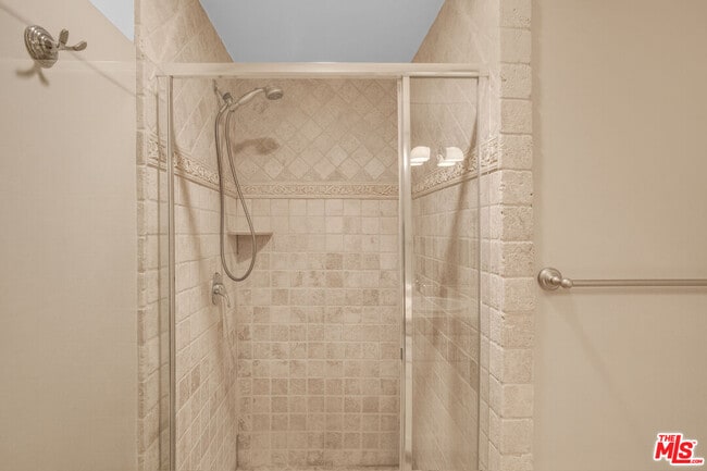 Building Photo - 850 Croft Ave