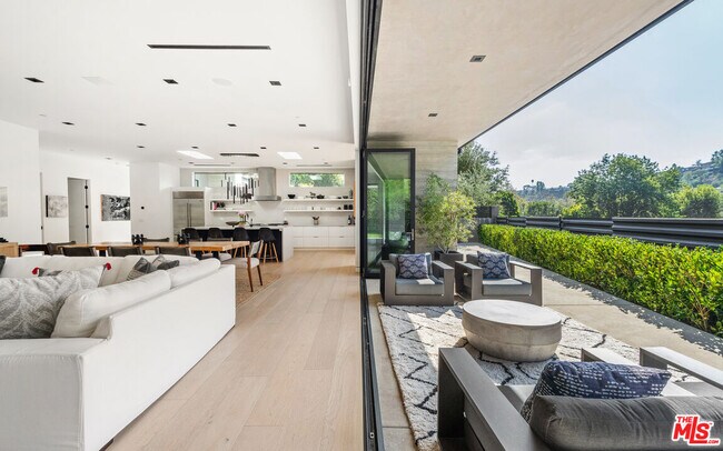 Building Photo - 5958 Paseo Cyn Dr