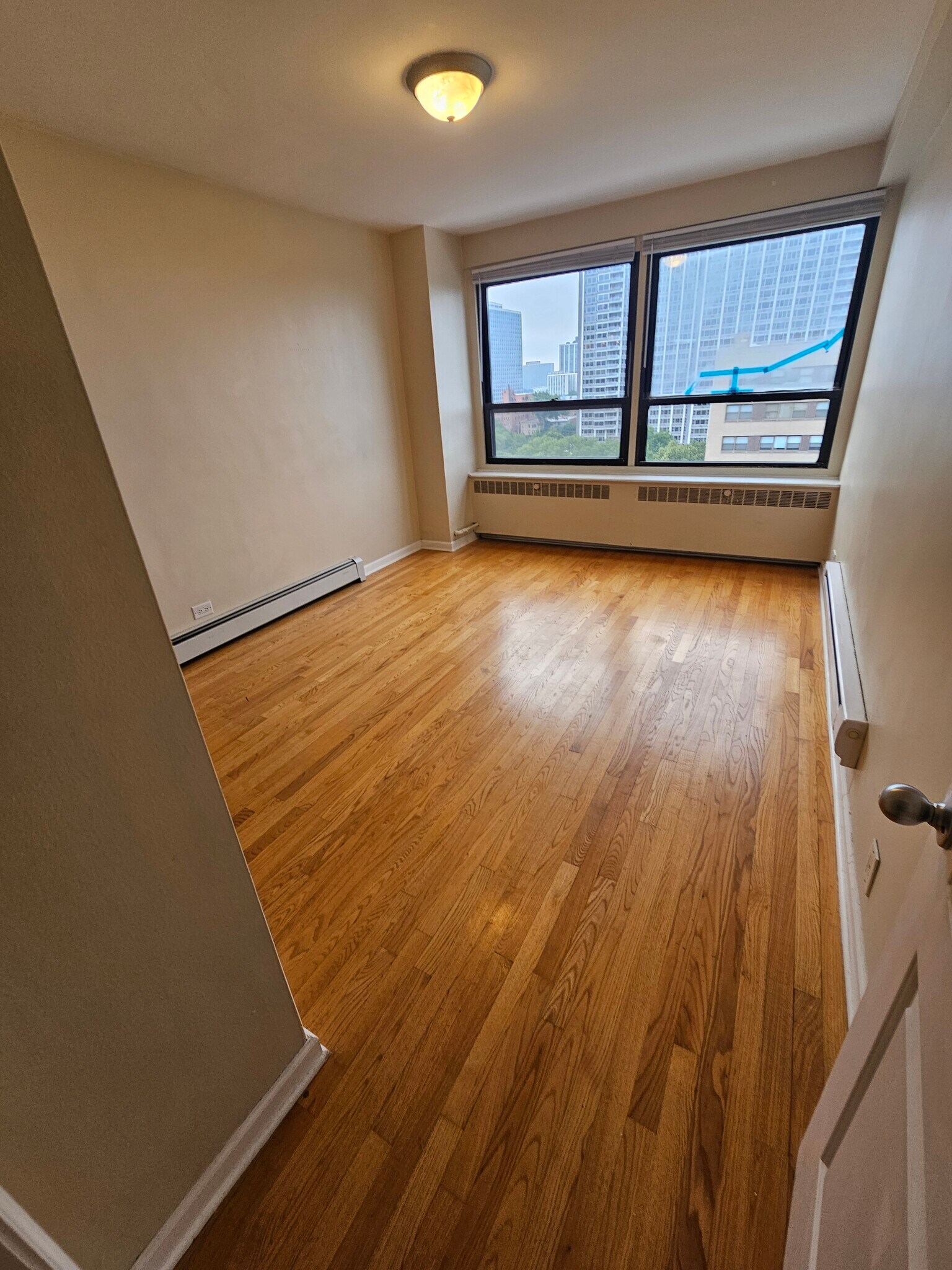 Building Photo - 652 W Gordon Ter
