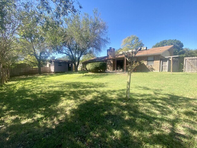 Building Photo - Available Now! 4 bed/2 bath in Harker Heights