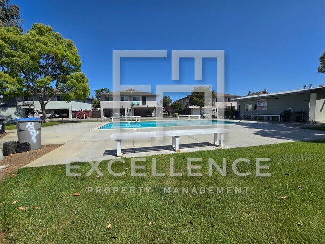 Building Photo - Fully Updated 2/1 Condo Upstairs - Pool, P...