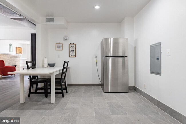 Building Photo - 3809 Ventnor Ave