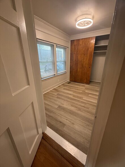 Building Photo - 1045 4th Ter W