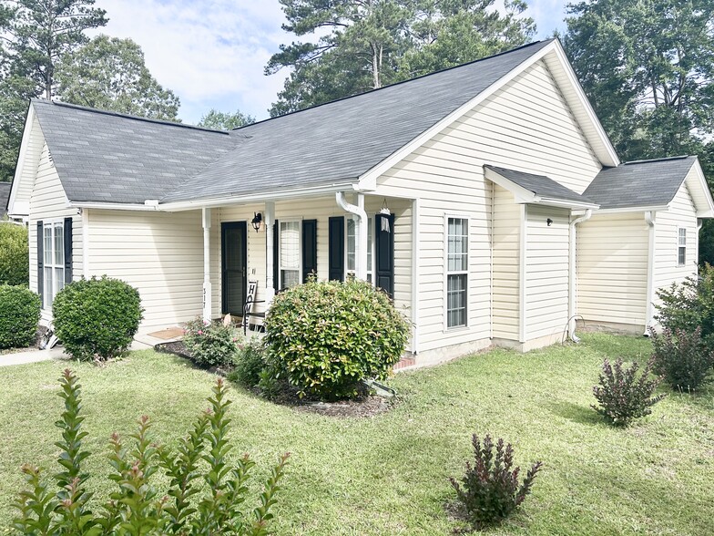 Building Photo - 317 Jaybird Ln