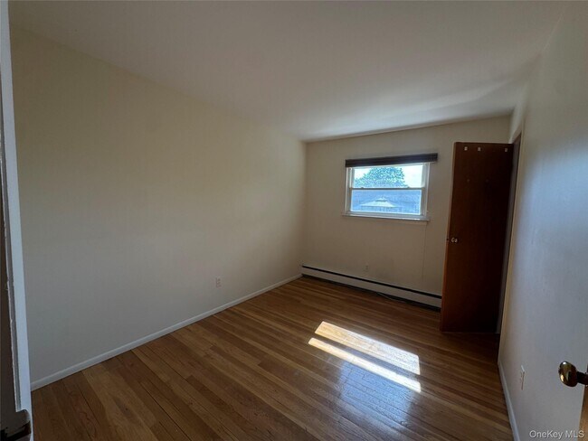 Building Photo - 29 Hendrick Ave