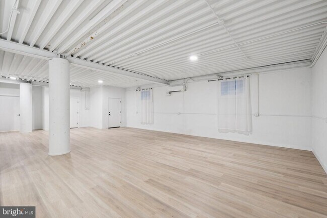 Building Photo - 1116 N Bodine St