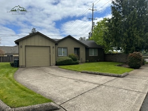 Building Photo - 1220 Q St