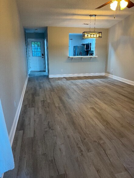 Building Photo - 108 Mallard Cove