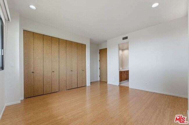 Building Photo - 2408 Venus Dr