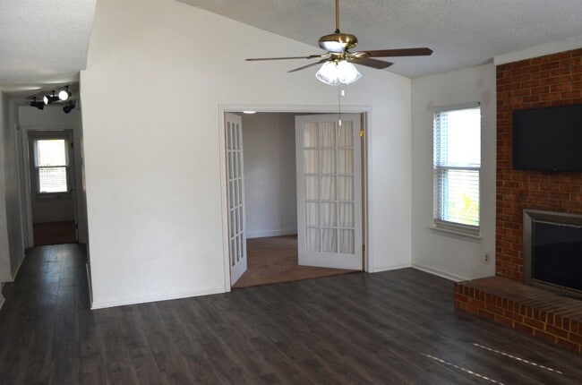 Building Photo - 1504 Glenmont Ct