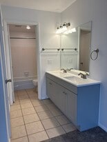 Building Photo - El Caliente Apartments