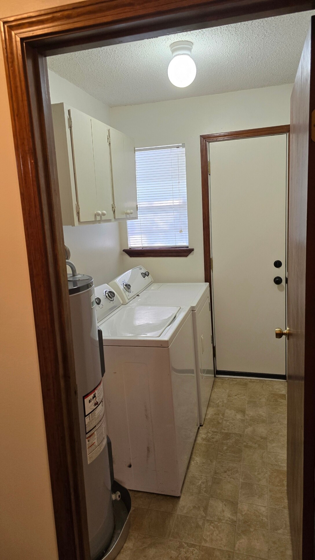 Laundry - 408 N Joplin Pl
