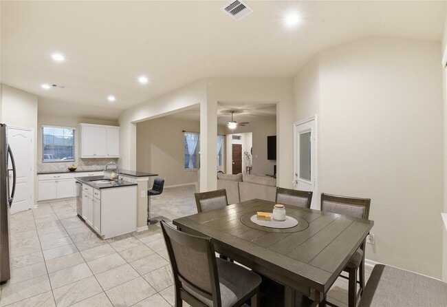 Building Photo - 6818 Aspen Peak Dr