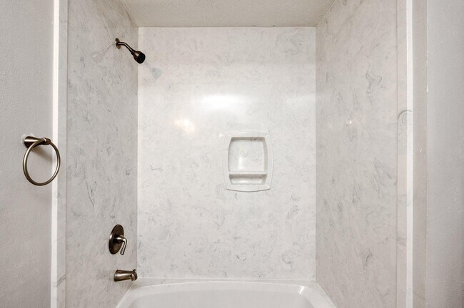 Building Photo - 152 Scottwood Dr SE