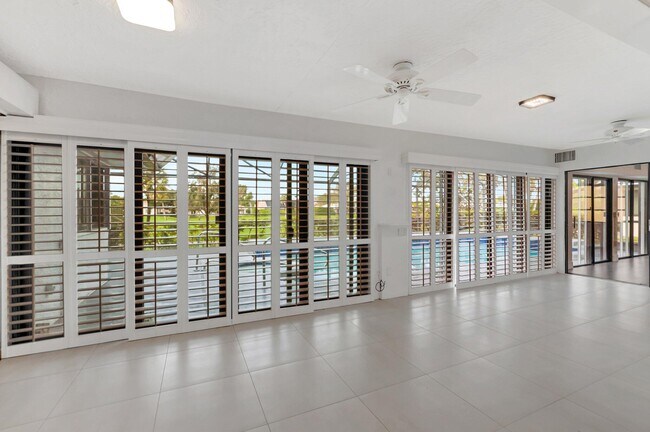 Building Photo - 355 Woodlake Ln
