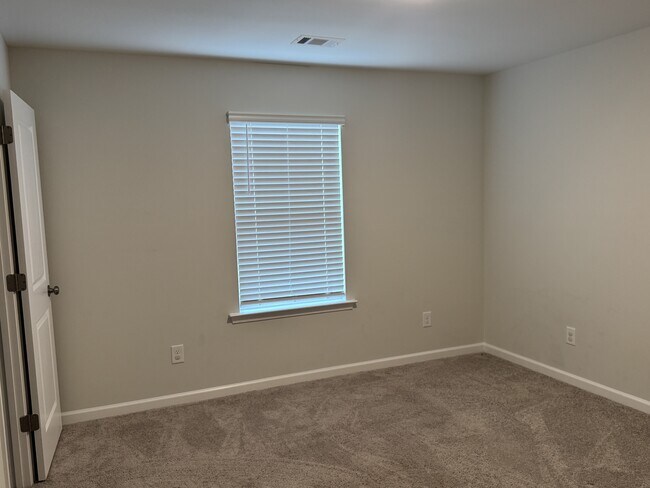 Building Photo - 424 Kohn Dr